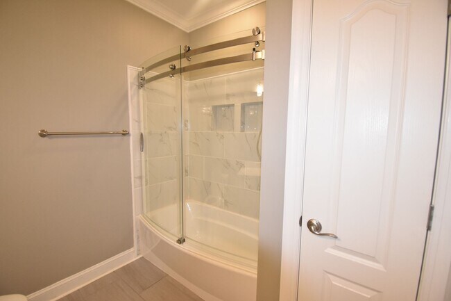 Building Photo - 3 Bedroom and 1.5 Bath Condo- Bradford Place at Buckhead