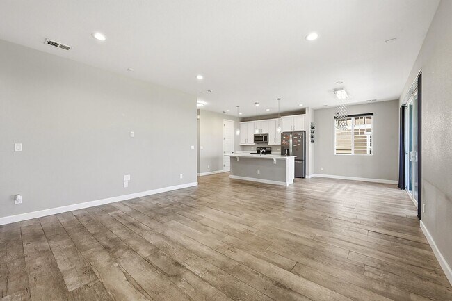 Building Photo - 4988 S Wenatchee Cir