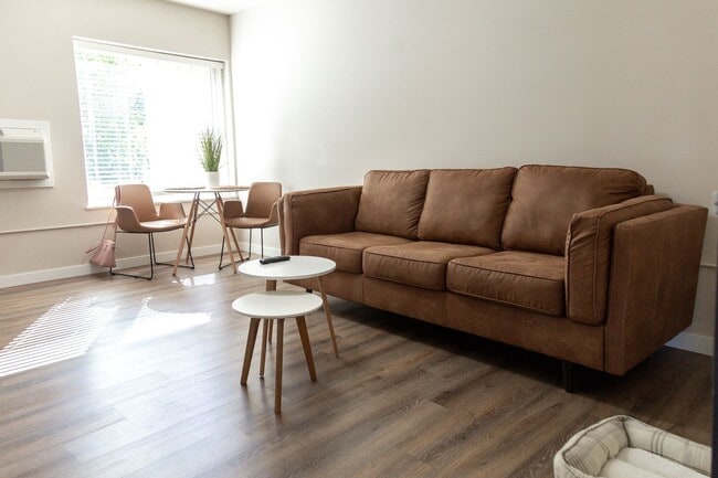 Interior Photo - bantr Neenah