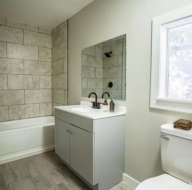 Building Photo - Charming 3-Bedroom, 1-Bathroom Home in Pue...