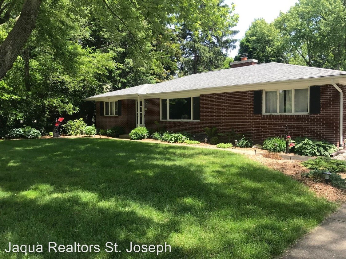 Foto principal - 3 br, 1.5 bath House - 1715 Golf View Road