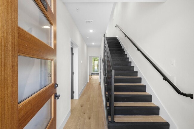 Foto del edificio - Available August 2026! BRAND NEW 3-Story 5...