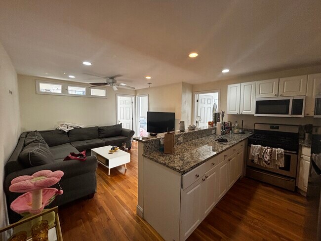 Building Photo - 66 Egmont St