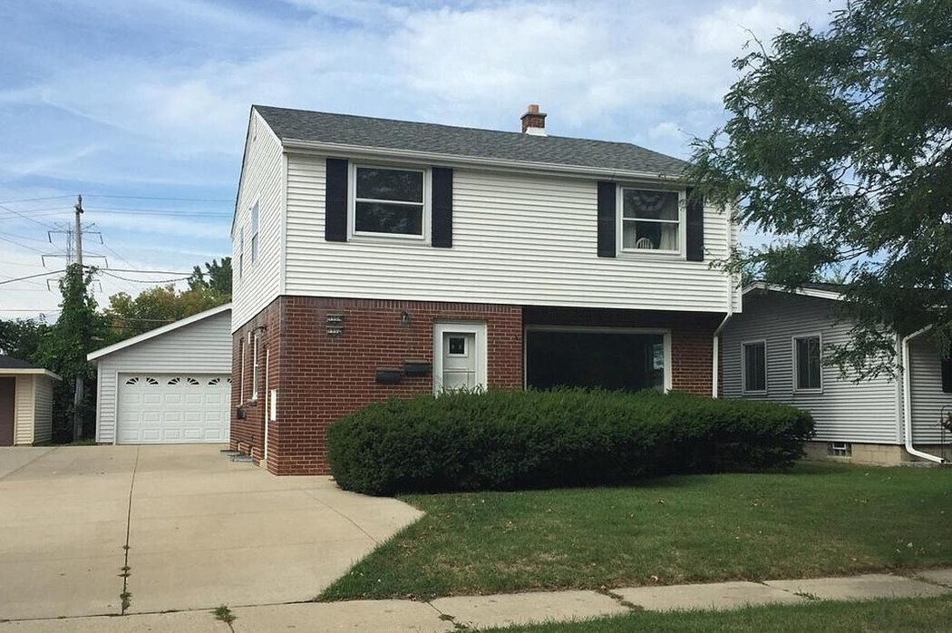 Primary Photo - 2 Bedroom Upper Duplex