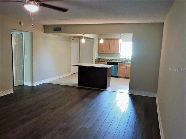 Foto del edificio - 2835 Somerset Park Dr