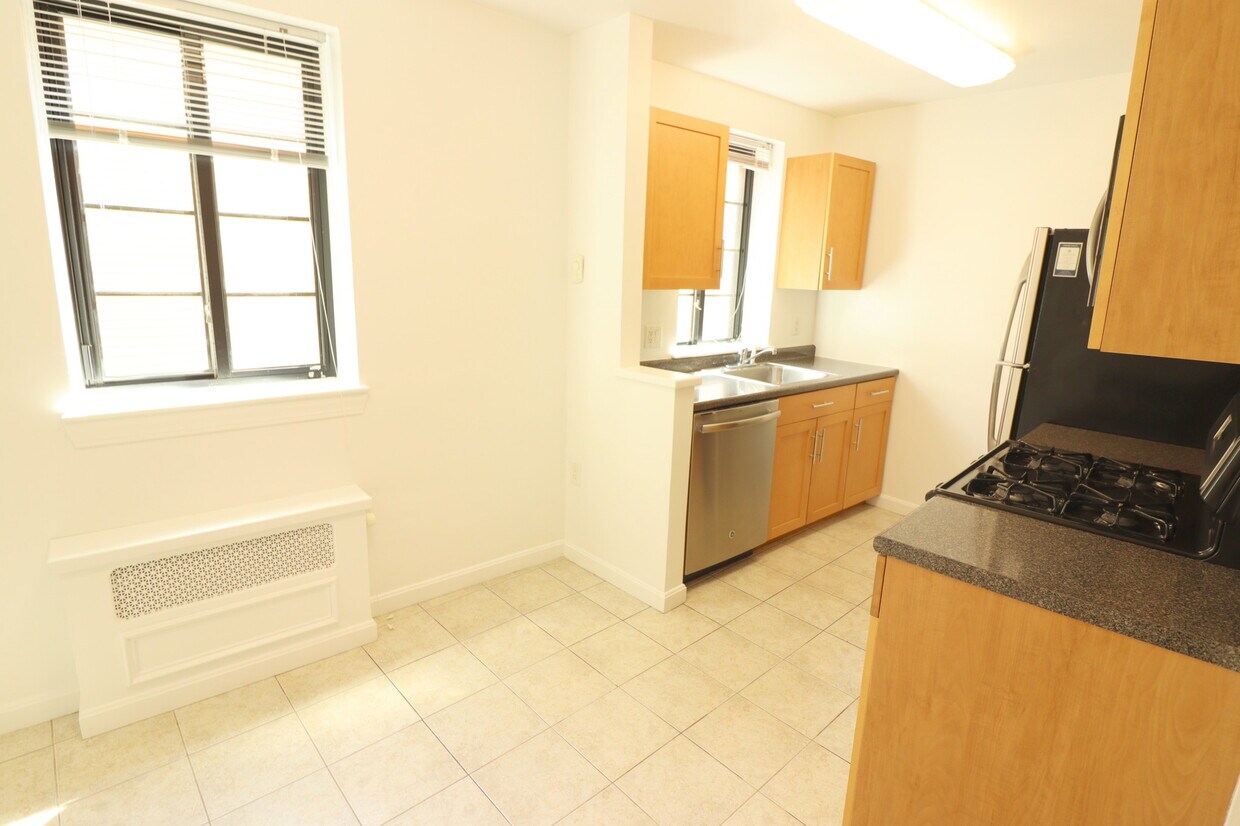 Primary Photo - 54 Brattle St