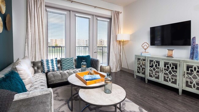 Building Photo - The Louis Las Colinas