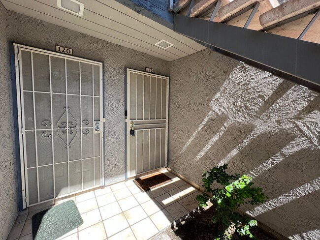 Foto del edificio - Apply Here www.realty480pm.appfolio.com/listings