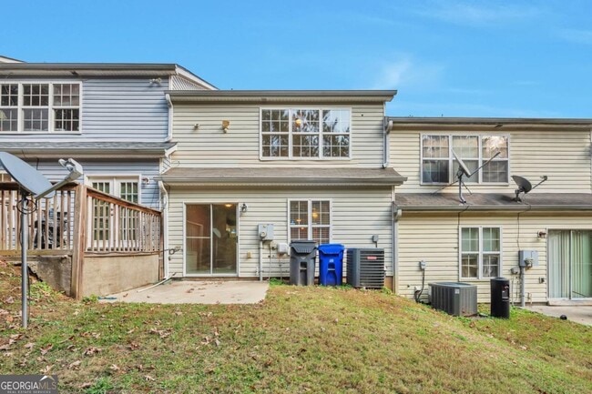 Foto del edificio - 6338 Hickory Ln Cir