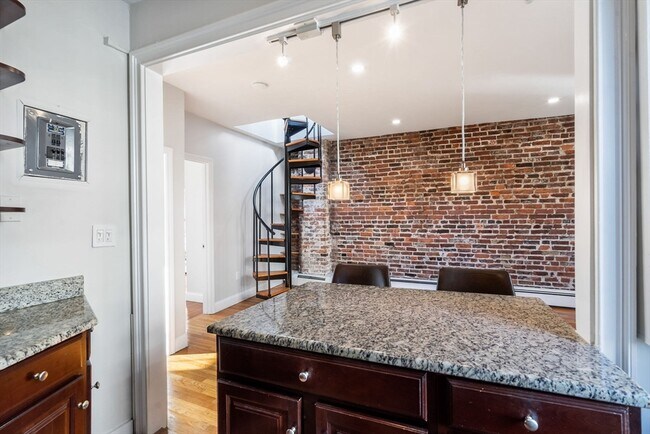 Foto del edificio - 80 Revere St