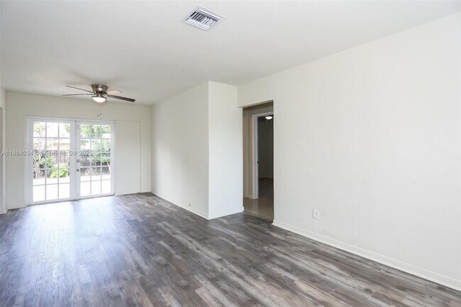 Foto del edificio - 6505 Flagler St