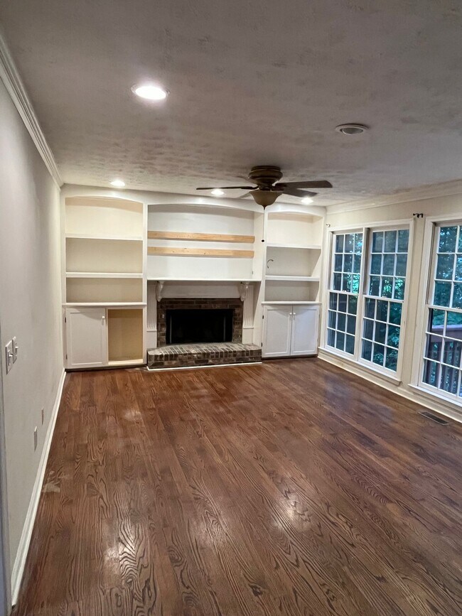 Building Photo - 5042 Rosemeade Ct
