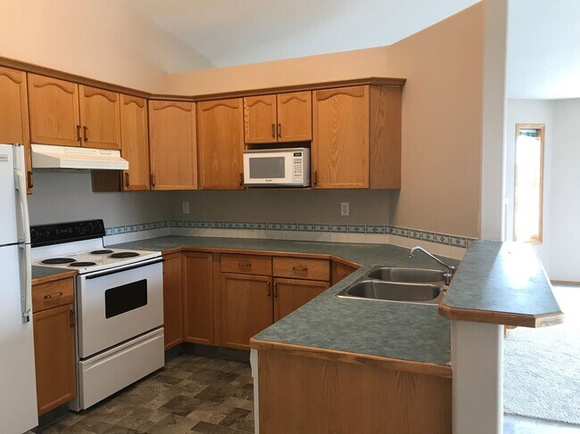 Photo du bâtiment - 4 Bed 0 Bath Unit in Red Deer, AB