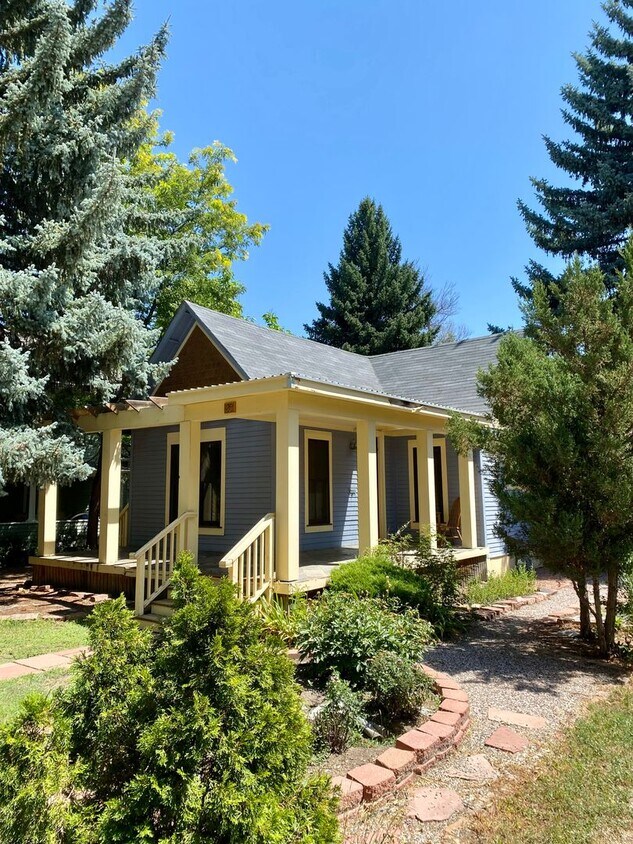 Foto principal - Colorful & Unique Historic Home Near Main ...