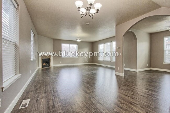 Building Photo - 4 Bed, 2.5 Bath Home in Hazel Dell with Easy Access to I-5 and Padden Pkwy
