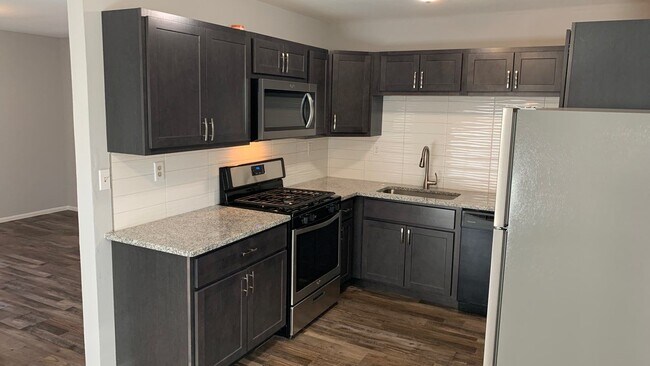 Kitchen & dining room - 117 Franke Ave