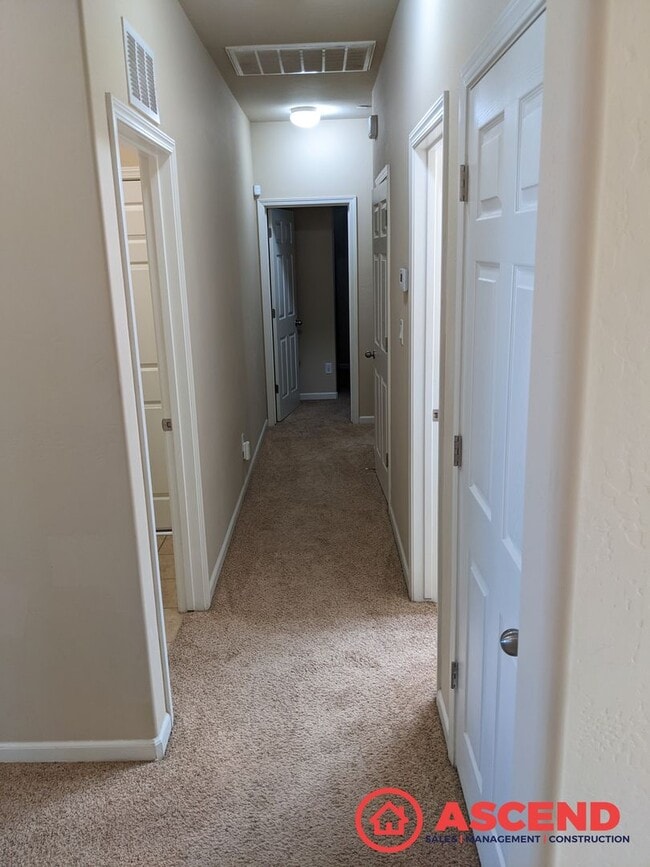 Building Photo - 4 BEDROOM 2 BATH HOUSE IN SOUTHWEST CUL-DE-SAC