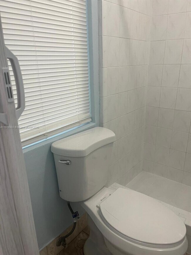 Foto del edificio - 671 E 12th Pl