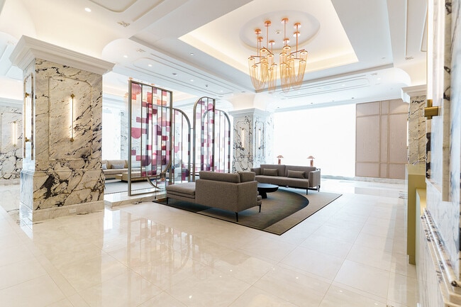 Building Photo - 10 Inn On The Pk Dr