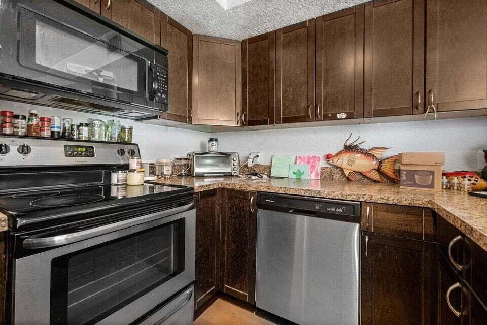 Primary Photo - 117 Yacht Club Way