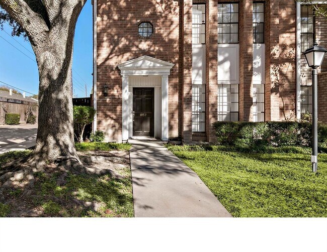 Building Photo - 1052 Augusta Dr