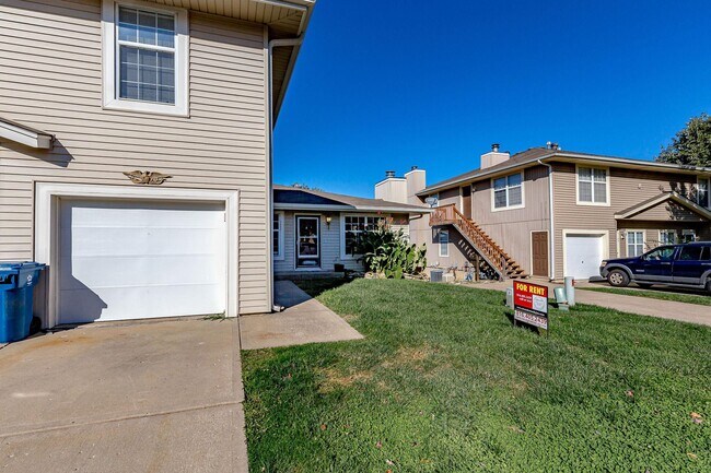 Building Photo - 7111 N Kingston Ct