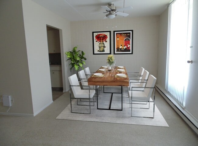 Building Photo - Parkwood Square