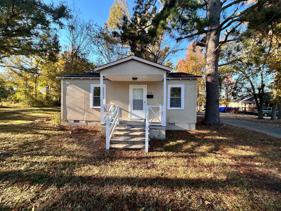 Foto principal - Newly Renovated Home on a Corner Lot