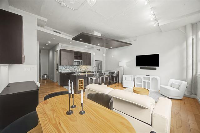 Building Photo - 2600 W 7th St