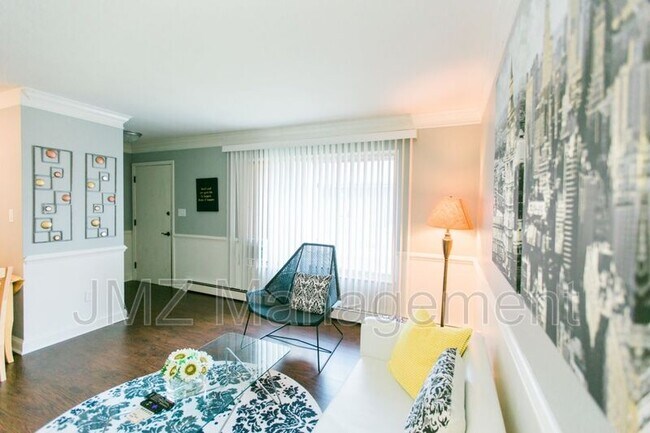 Foto del edificio - 3923 Devon Rd