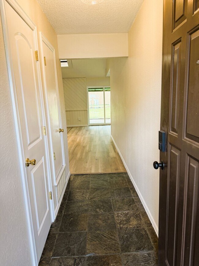 Foto del edificio - Awesome Freshly Renovated Arlington Home