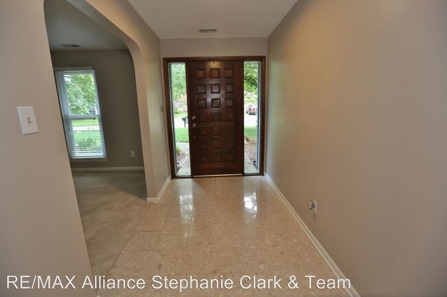 Foto del edificio - 1239 Meadow Lake Rd
