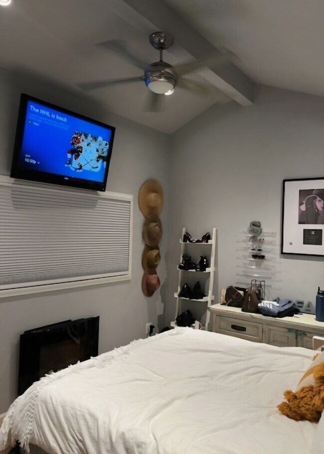Foto del edificio - Gorgeous Updated 2 Bedroom, 2 bath Condo with 1 car garage For Rent in Pleasanton.