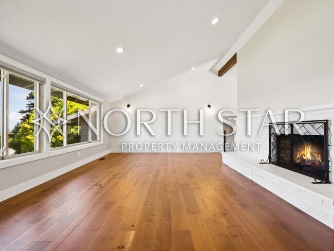 Building Photo - 860 S Skyland Dr