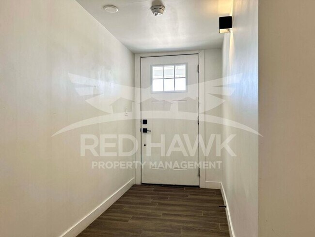 Building Photo - 119 S Catalina St
