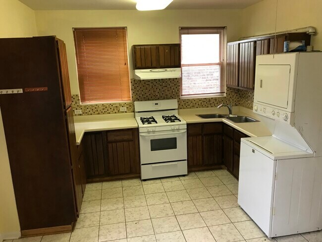 Kitchen - 1047 W Taylor St