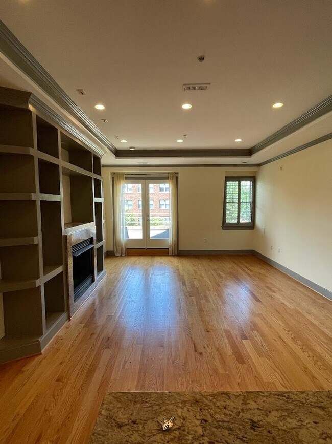 Foto del edificio - Spacious Penthouse Apartment in Columbia Heights