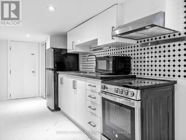 Building Photo - 271 Atlas Ave
