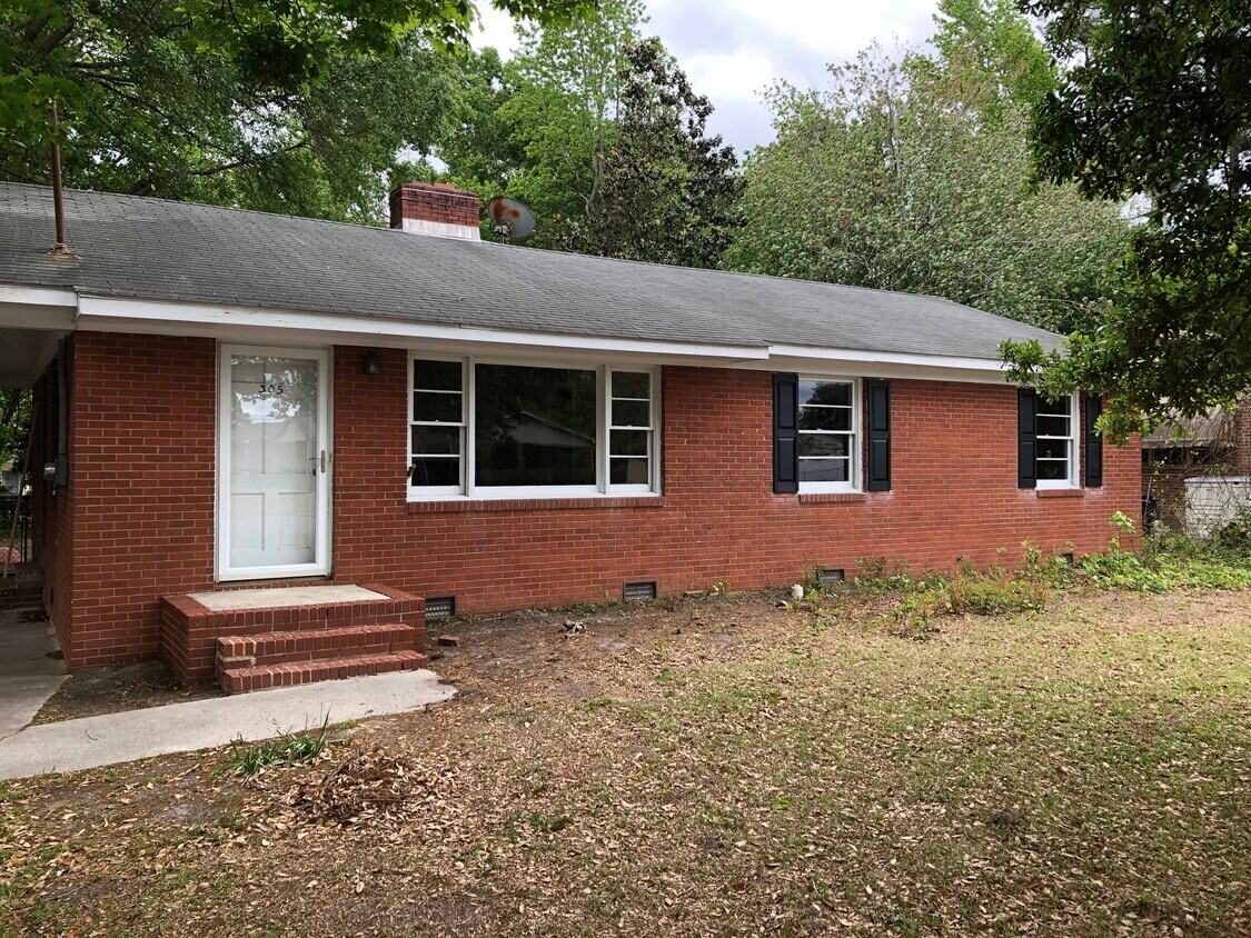 Primary Photo - 305 Nichols Dr