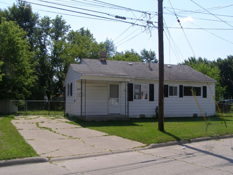 Building Photo - 32247 Oscoda Ct