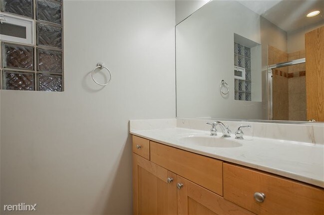 Building Photo - 847 N Mozart St