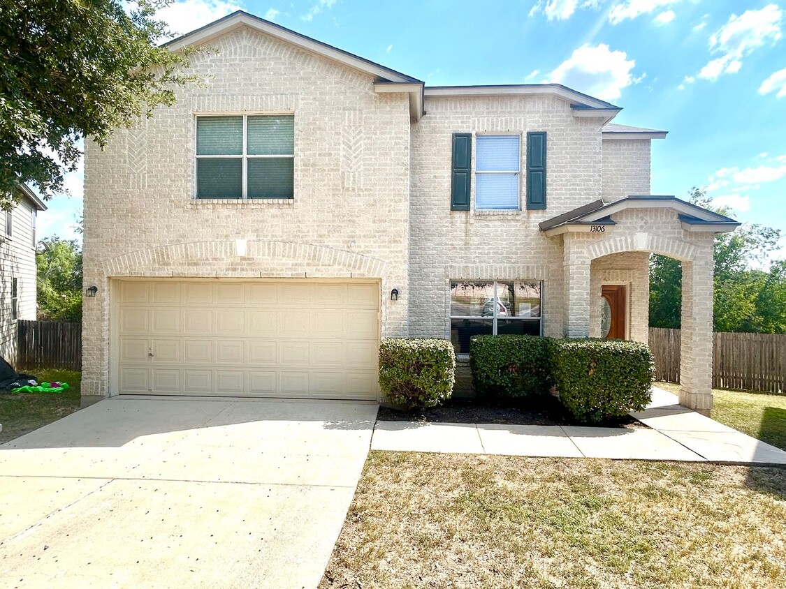 Foto principal - **MOVE IN SPECIAL** 4 Bedroom 2.5 Bath Hom...