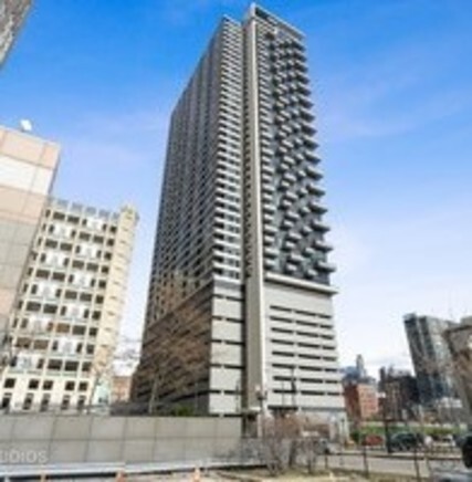 Foto principal - 235 W Van Buren St