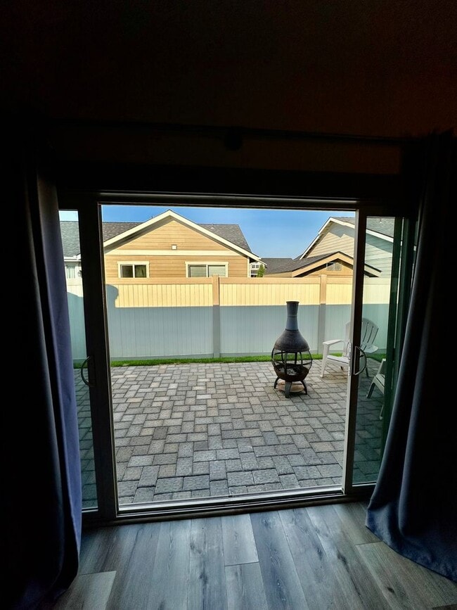 Building Photo - Garden Grove Rancher (APP#256)