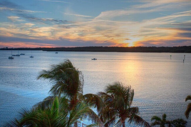 Foto del edificio - 8800 Bay Pines Blvd