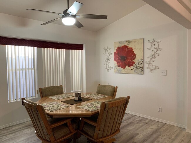Building Photo - VACATION RENTAL-2 bedroom/2 bath