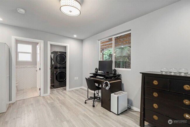 Foto del edificio - Open Concept 2BR 1 BA Bremerton Rambler