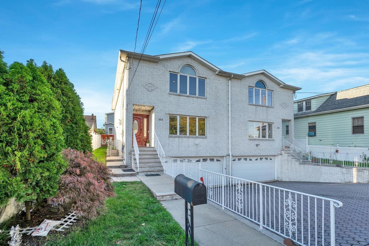 833 2nd St, Secaucus, NJ 07094 House Rental in Secaucus, NJ