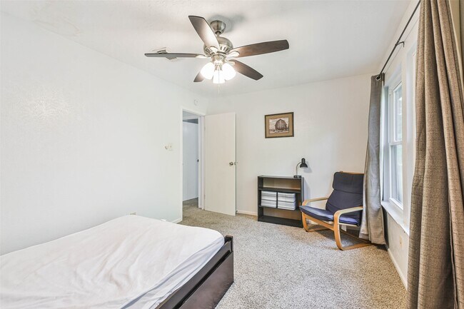 Building Photo - 12 Coralberry Rd