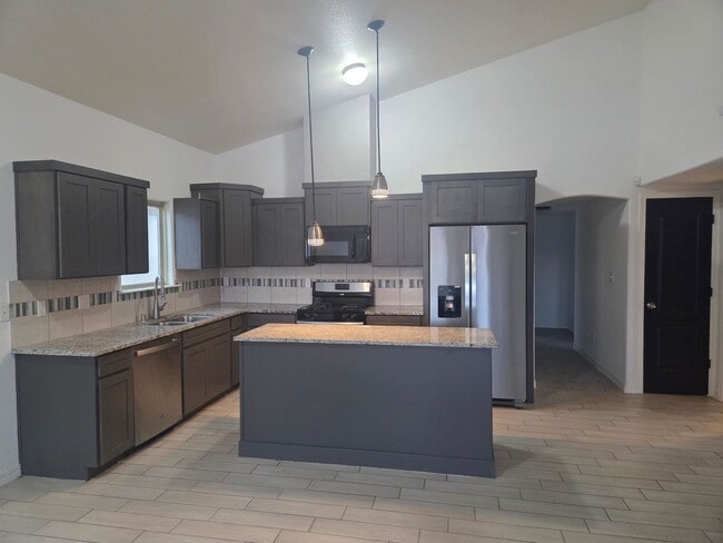 Foto del edificio - 14853 Tierra Crystal Ave